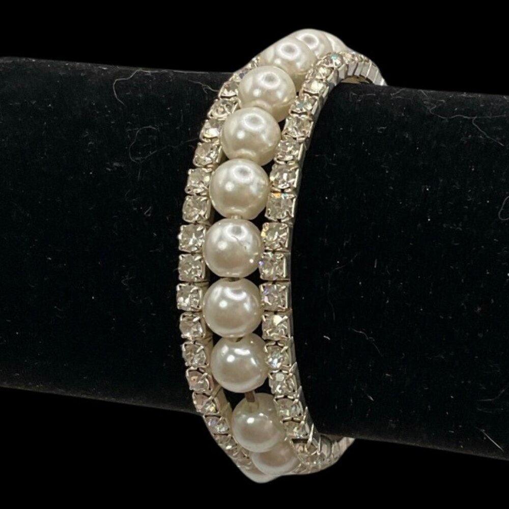 👗5/$25 - Faux Pearl Bracelet Bundle